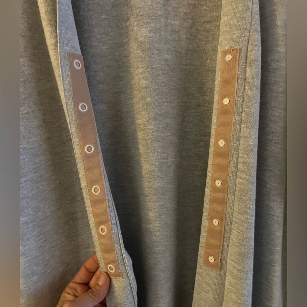 Lunya Cozy Cotton Silk Button Front
Cardigan Mellow Grey Heather - Picture 8 of 8